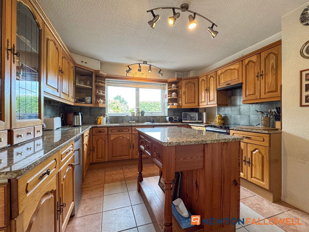 Property photo 2 of 25