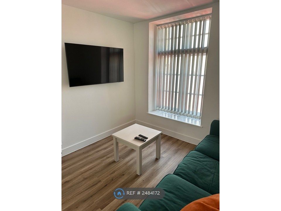 Property photo 3 of 15 Lounge Area