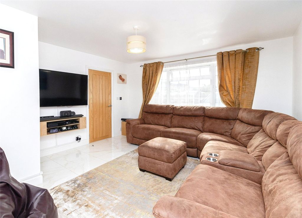 Property photo 3 of 21 Picture No. 11