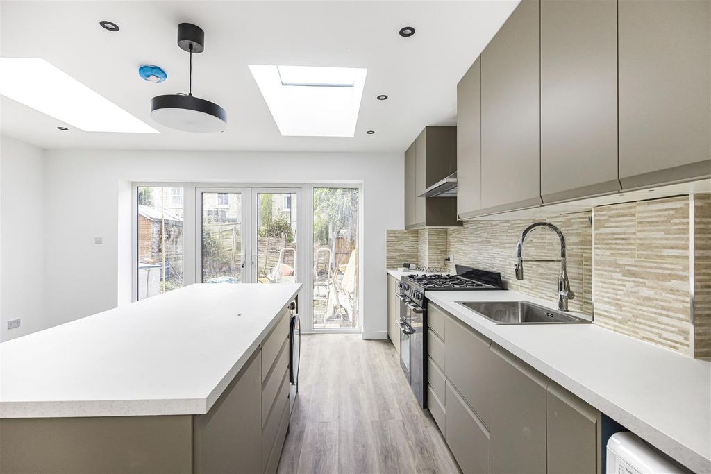 Property photo 3 of 18 3