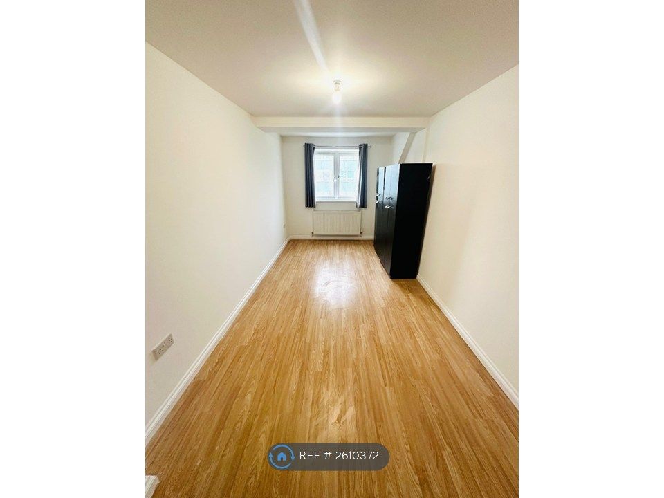 Property photo 3 of 6 Bedroom