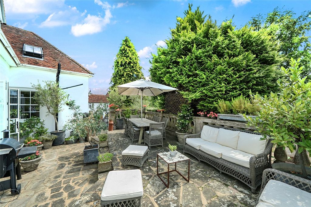 Additional image 9 of 4 bed flat for saleHigh Street, Headley, Hampshire GU35