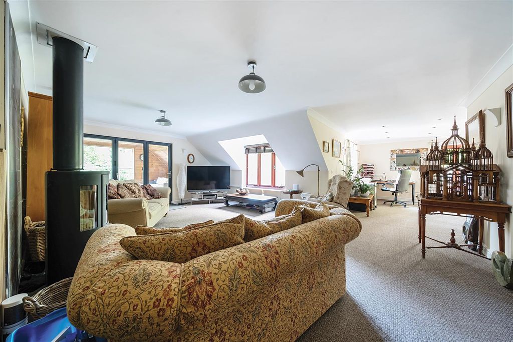 Property photo 3 of 23 Sitting Room