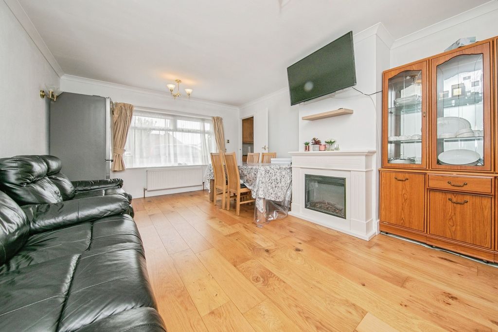 Property photo 3 of 16 Photo
