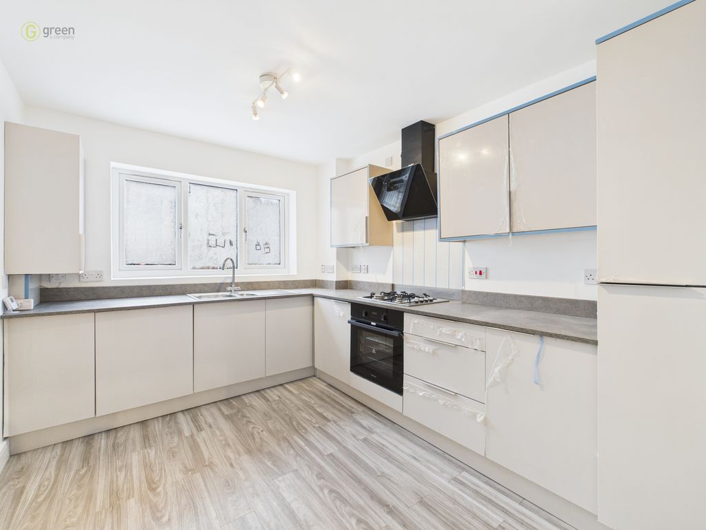 Property photo 2 of 16 Cam01698G0Pr0122Still010