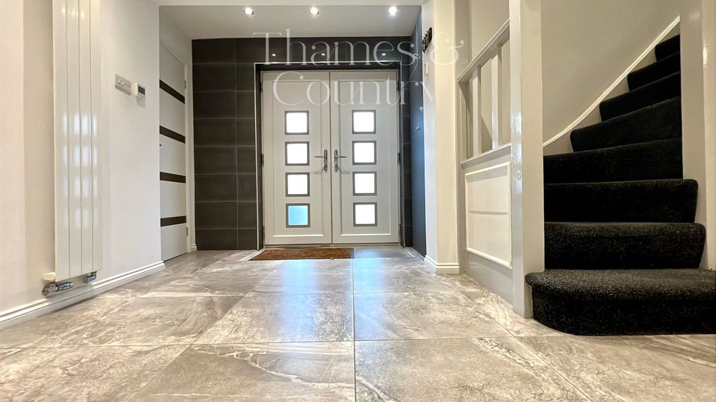 Property photo 3 of 40 Main Entrance