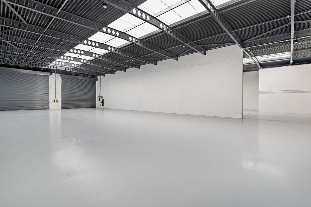 Property photo 3 of 14 8667897-Interior12-800