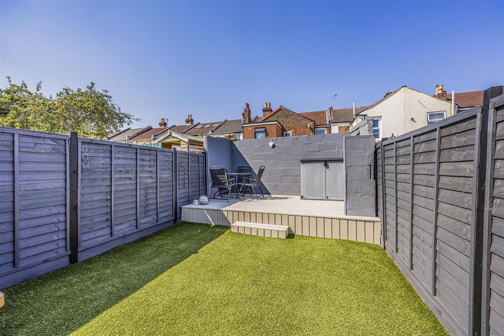 Property photo 2 of 20 43 Carnarvon Road, Fratton-Porticomarketing-Soldby