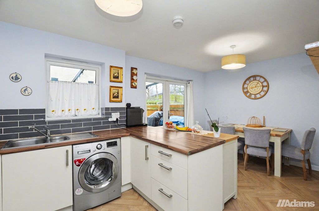 Property photo 2 of 23