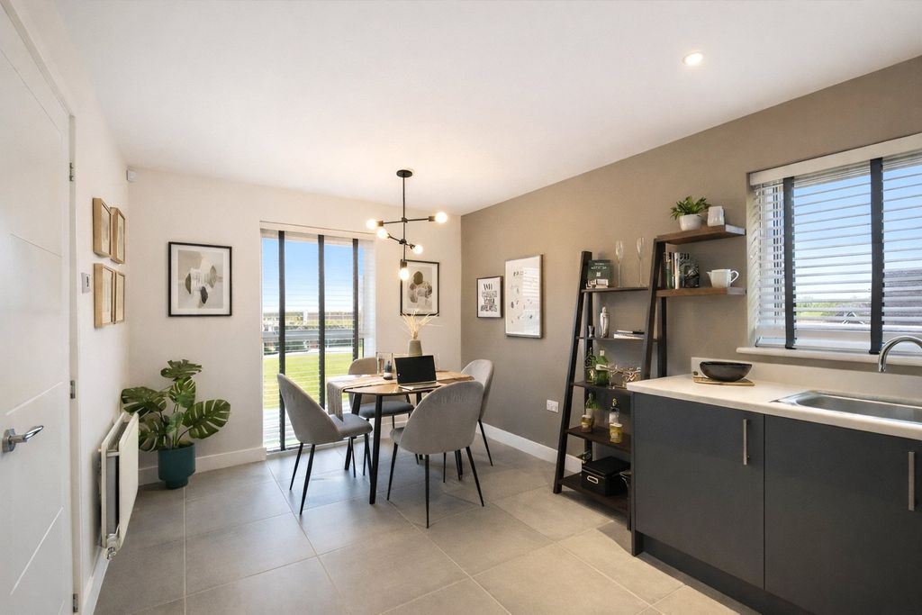 Property photo 3 of 9 Dining Area