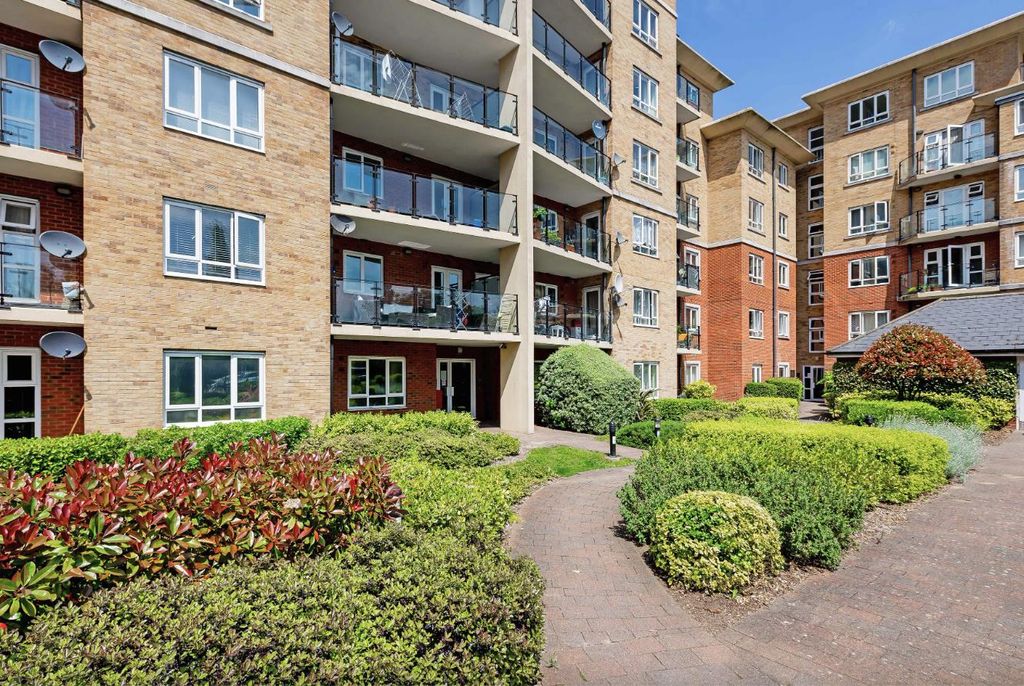 Property photo 1 of 12 Glebelands Close