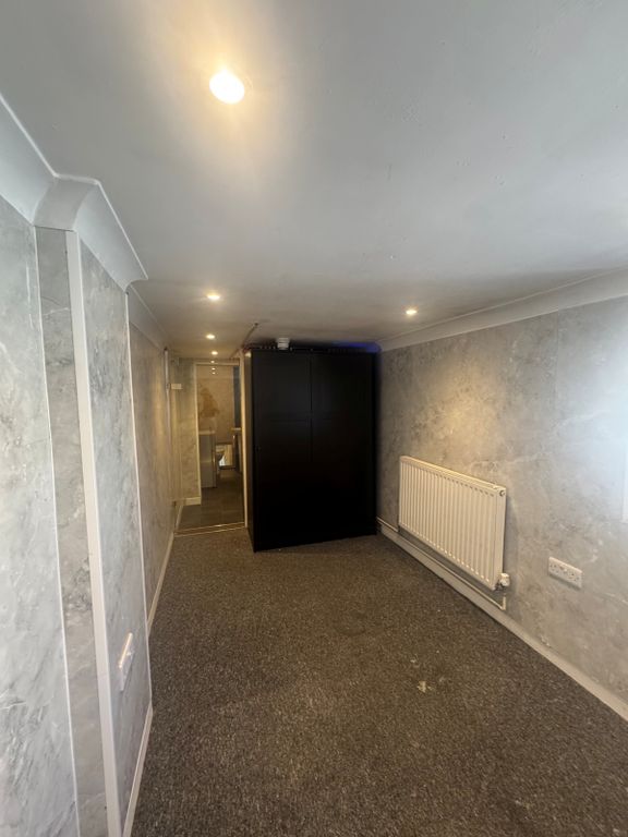 Property photo 1 of 5 1 Bed Room - House Share To Rent Holdenhurst Road, Bournemouth Bh8