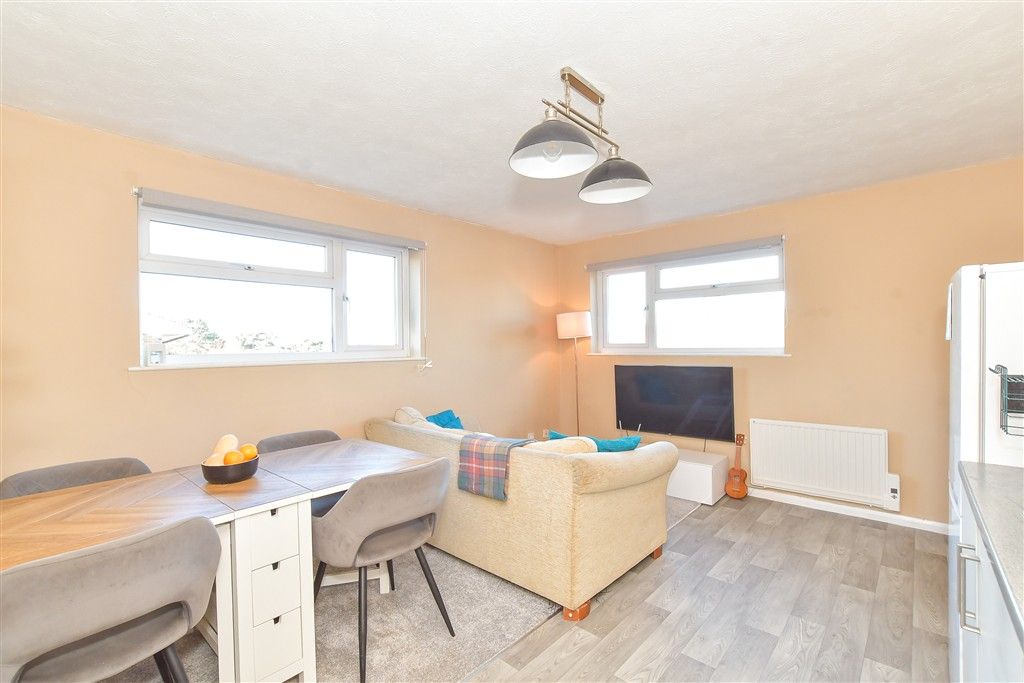 Property photo 3 of 8 Lounge