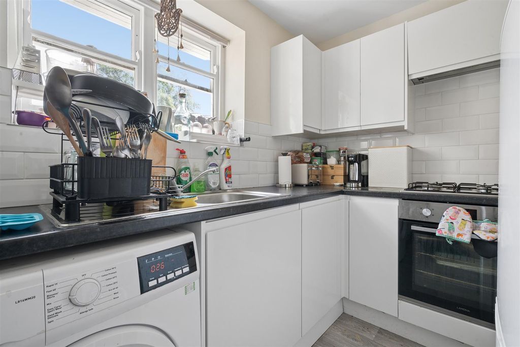 Property photo 3 of 7 Flat 3 50 Longley Road Sw17 Kitchen.Jpg