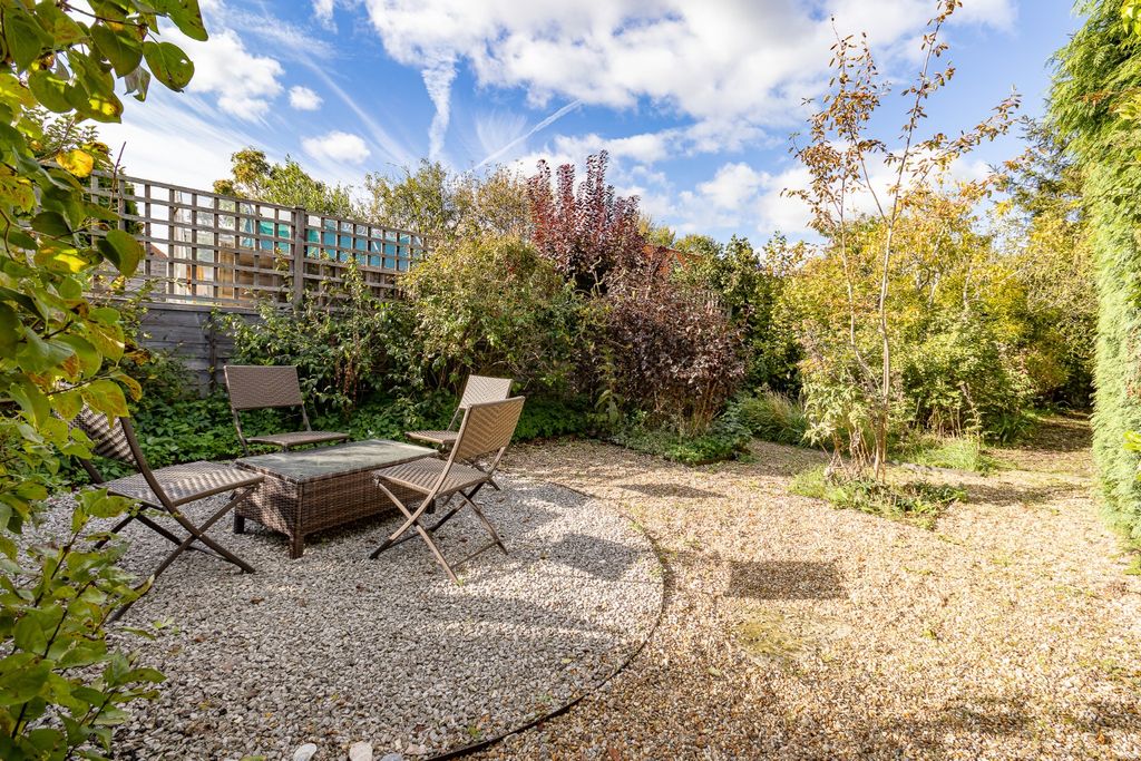Property photo 2 of 27 5535971