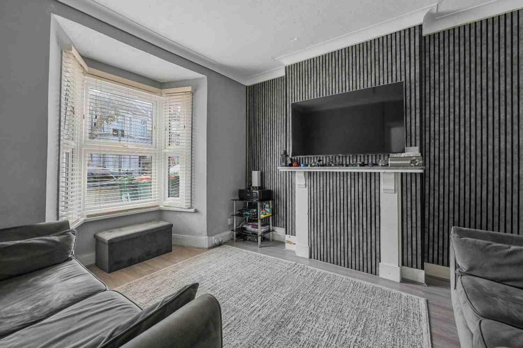 Property photo 2 of 18 Living Room