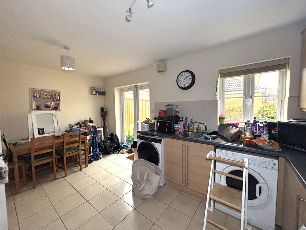 Property photo 2 of 18 Kitchen