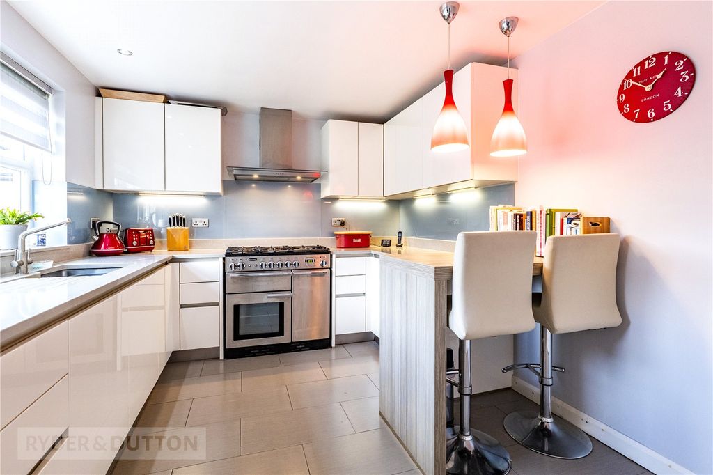 Property photo 3 of 27 Breakfast Kitchen
