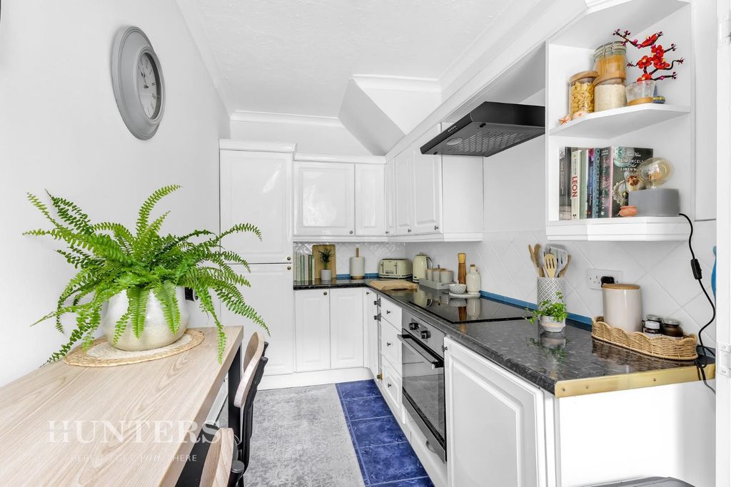Property photo 3 of 17 Kitchen