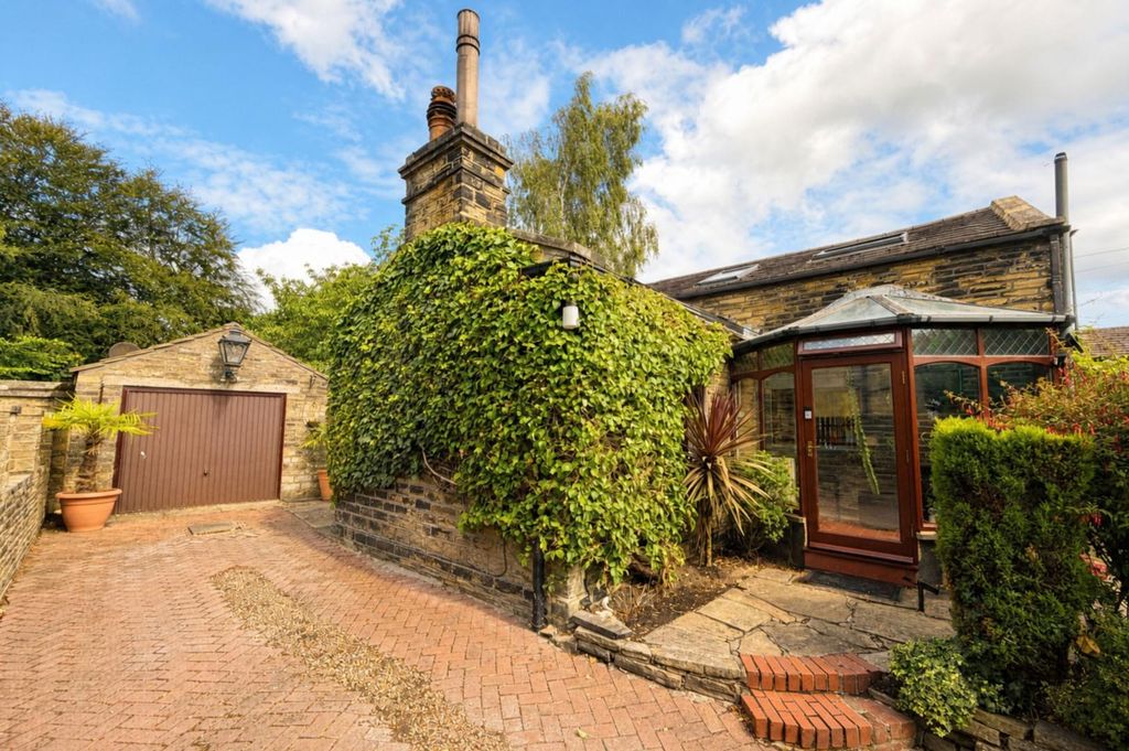 Property photo 3 of 41 Entrance Out