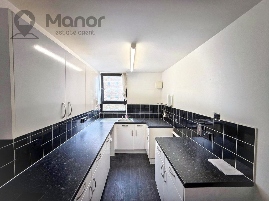 Property photo 3 of 7 Kitchen