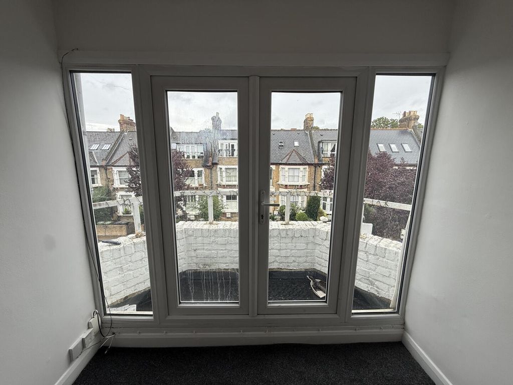 Property photo 2 of 11 Balcony