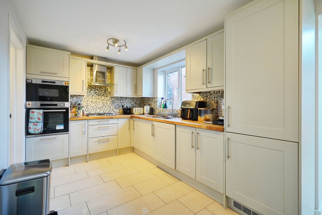 Property photo 3 of 23 Pbox-Img.Jpg