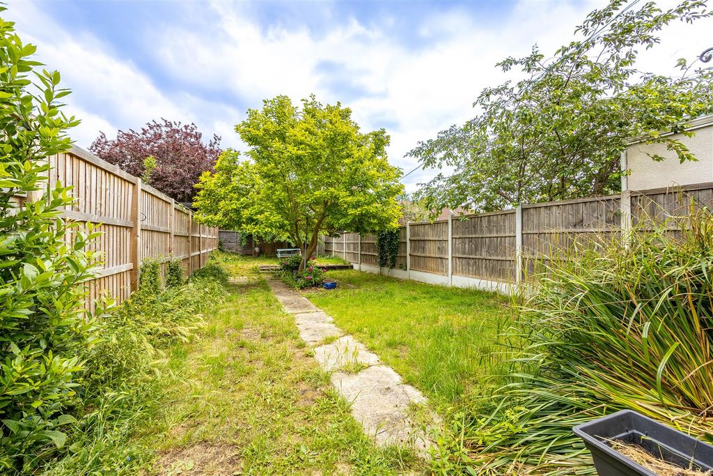 Property photo 3 of 27 Garden