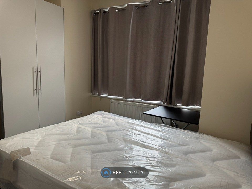 Property photo 1 of 4 Bedroom 1 - Double Bed (Single Occupancy)