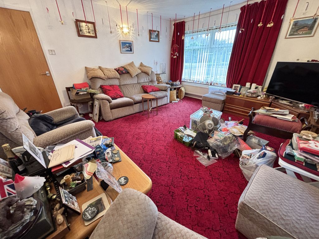 Property photo 2 of 28