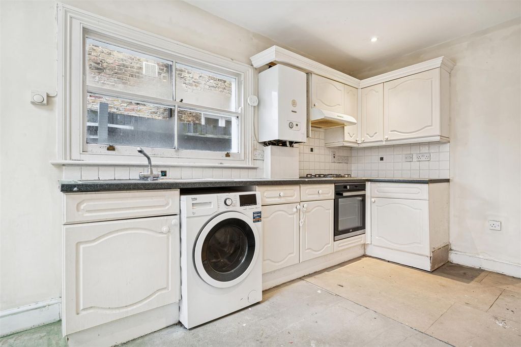 Property photo 1 of 7 Gff 33 Himley Road Sw17  Kitchen 2.Jpg
