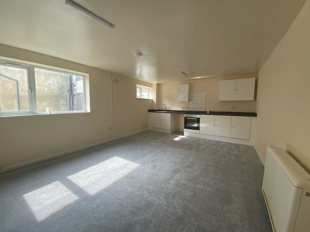 Property photo 2 of 6 Kitchen