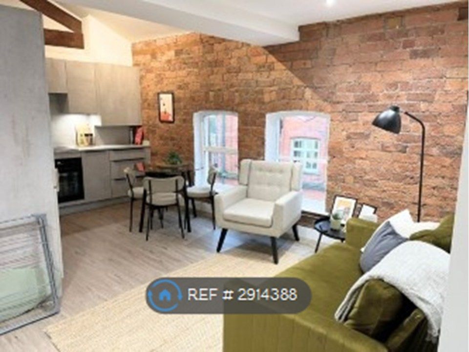 Property photo 2 of 10 Kicthen Living Room