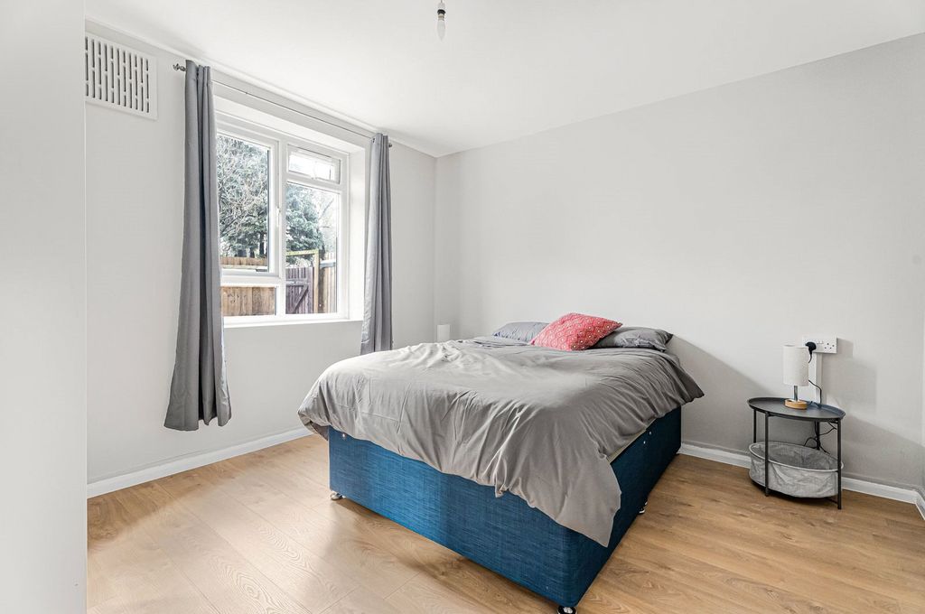 Property photo 3 of 21 Bedroom