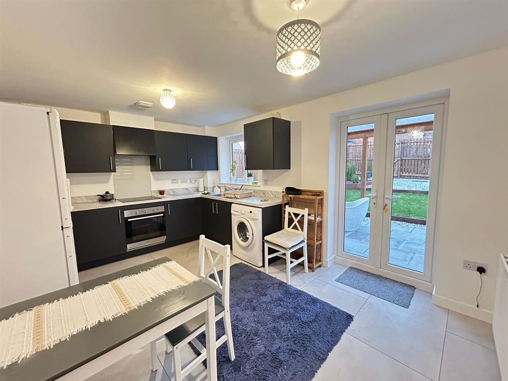 Property photo 2 of 10 Kitchen/Dining Room