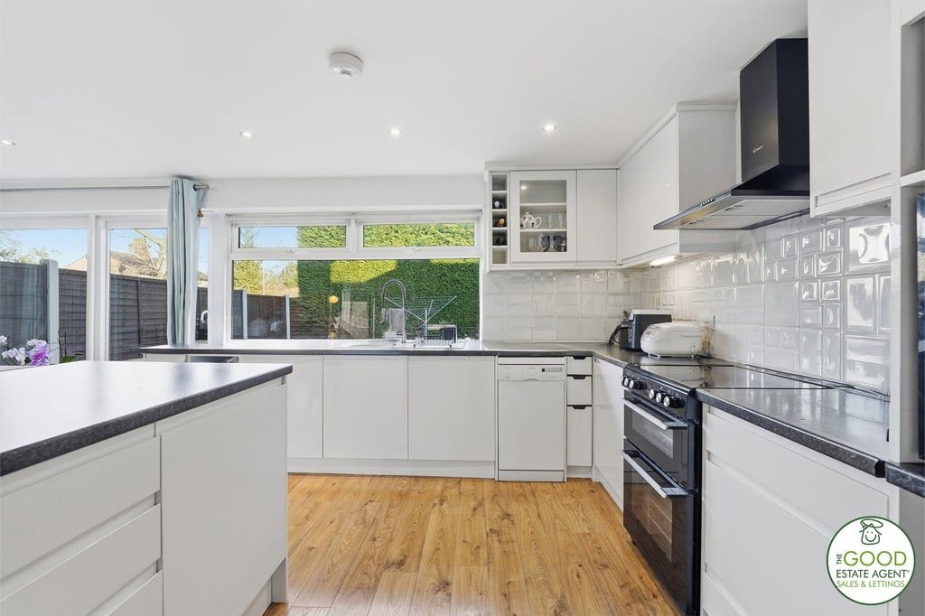 Property photo 3 of 27