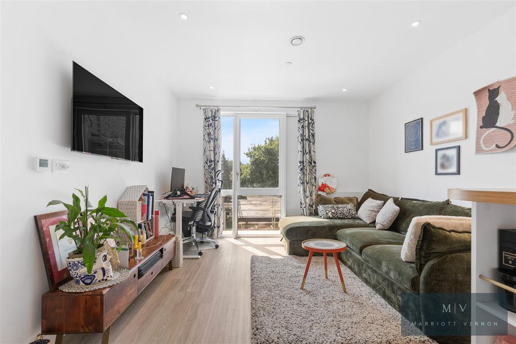 Property photo 2 of 22 Addiscombe Grove 30 F7 MV-9.Jpg