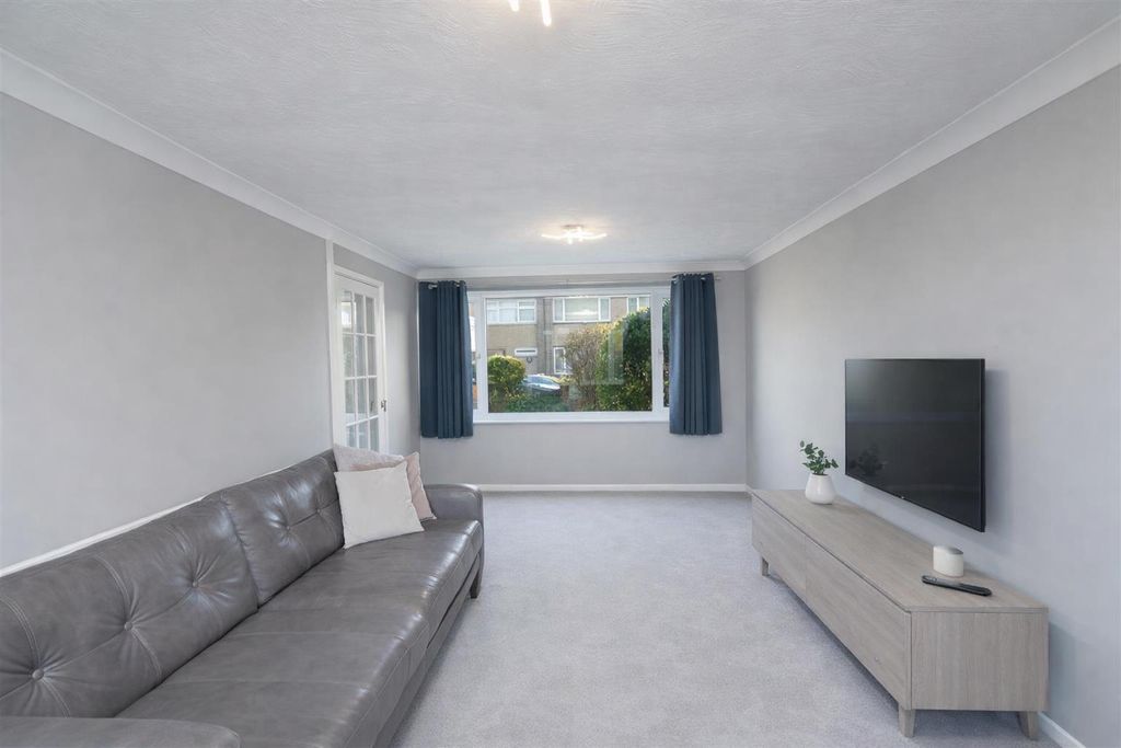 Property photo 2 of 11 Living Room