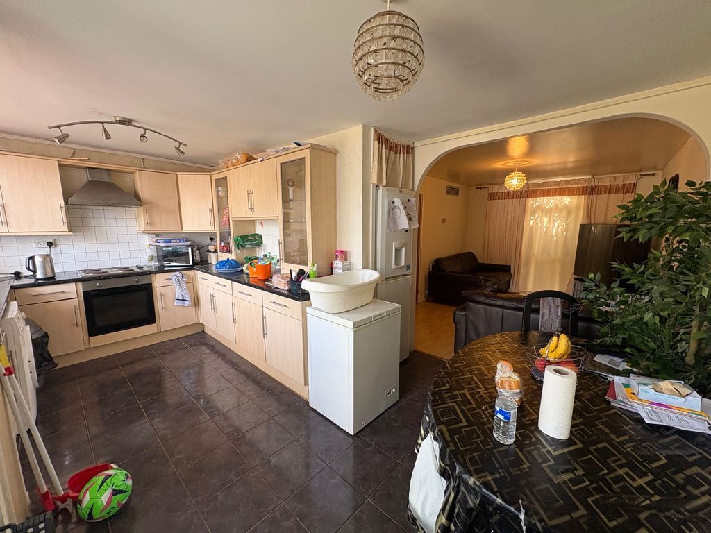 Property photo 2 of 11 Image