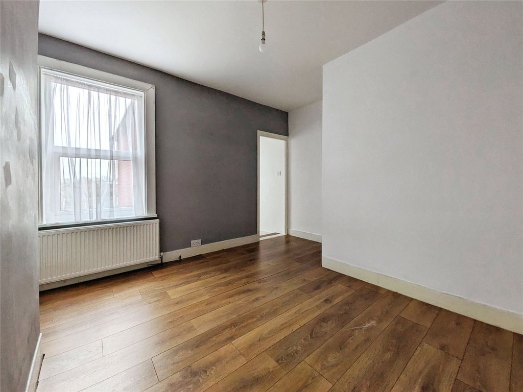 Property photo 2 of 9 Picture No. 15