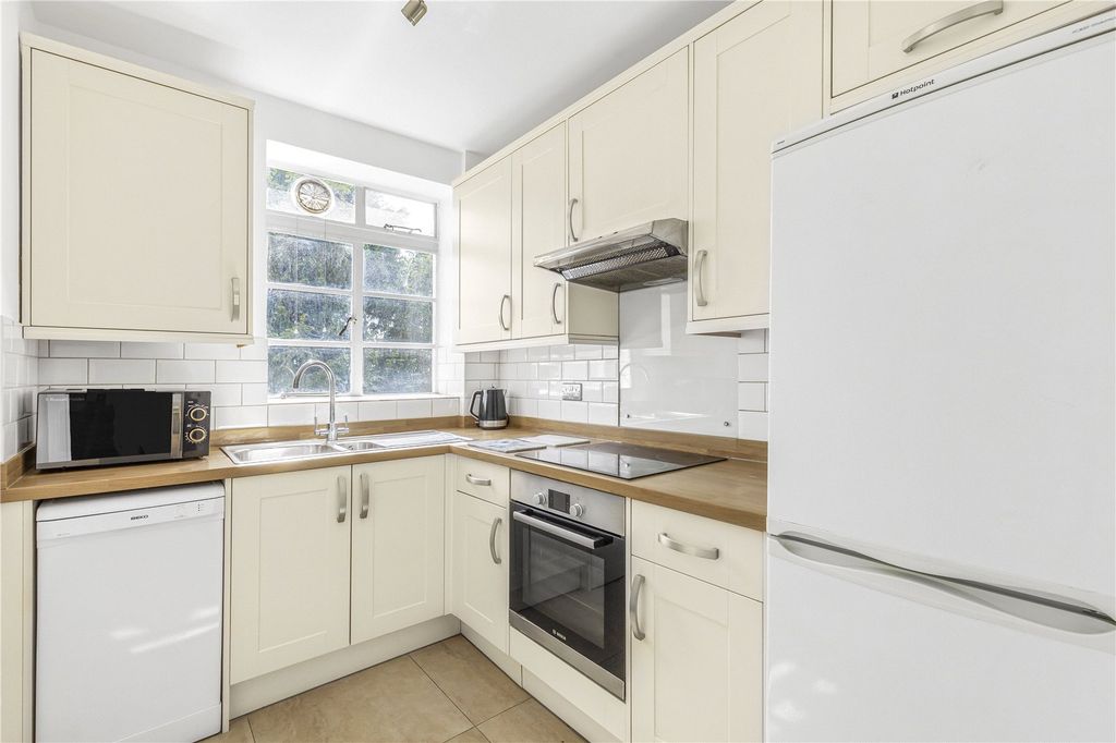 Property photo 2 of 9 Kitchen