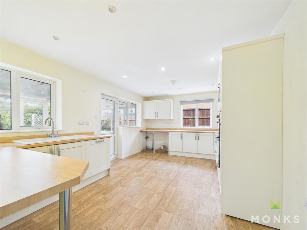 Property photo 3 of 18 Cam01520G0-Pr0479-Still011.Jpg