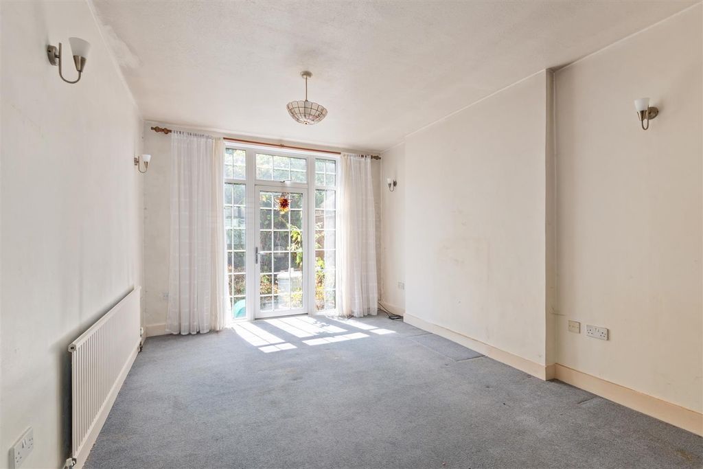 Property photo 3 of 12 Dining Room