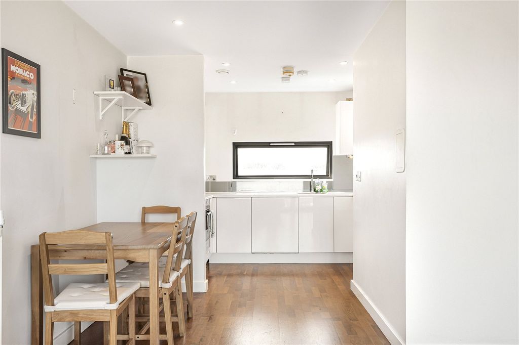 Property photo 2 of 14 Reception/Kitchen
