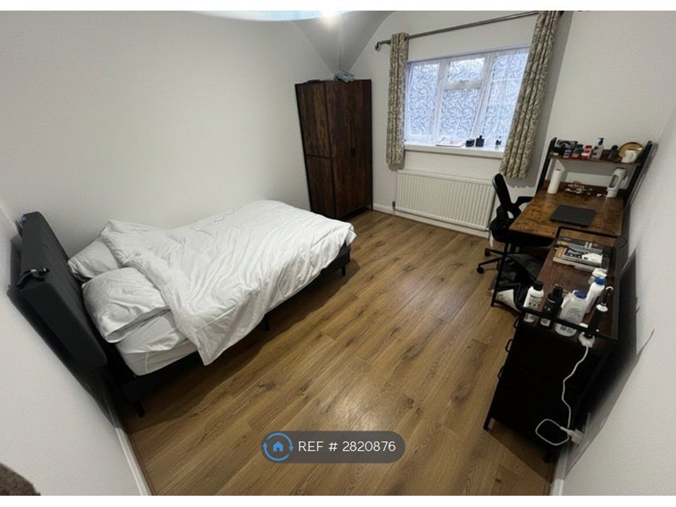 Property photo 1 of 13 Double Room With Brand New Furniture.