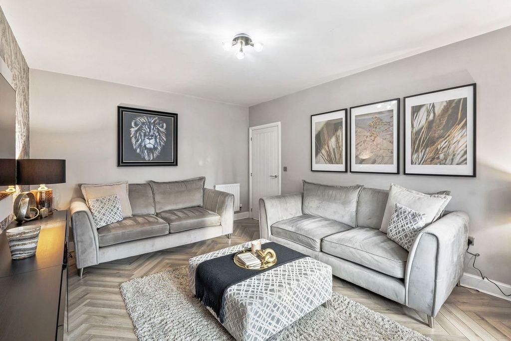 Property photo 3 of 26 Lounge