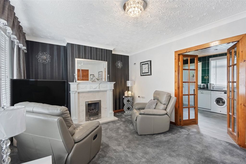 Property photo 3 of 19 Living Room