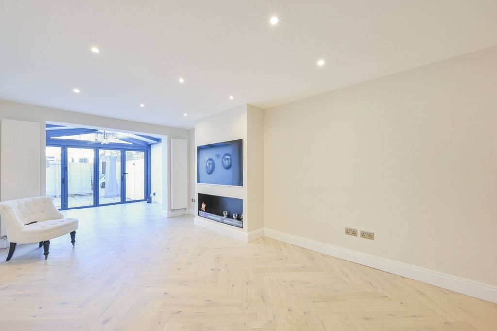 Property photo 2 of 17