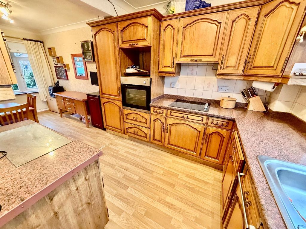 Property photo 3 of 15 Kitchen