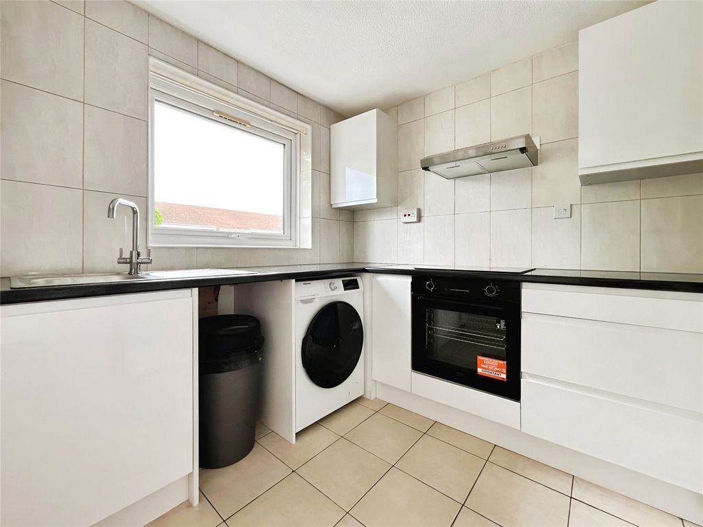 Property photo 1 of 9 Kitchen